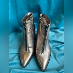 The Sole Society Desiray Gunmetal Leather Front Zip Pointed Toe Booties size 8